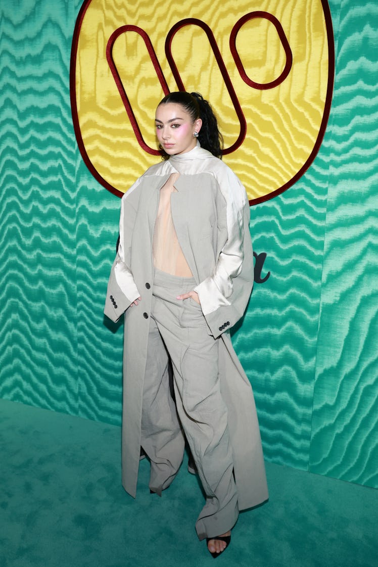 LOS ANGELES, CALIFORNIA - FEBRUARY 01: Charli XCX attends the 2024 Warner Music Group Pre-GRAMMY Par...