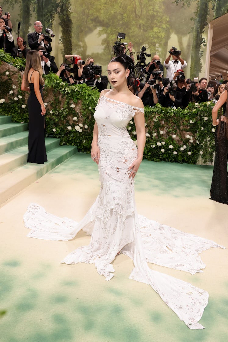 NEW YORK, NEW YORK - MAY 06: Charli XCX attends The 2024 Met Gala Celebrating "Sleeping Beauties: Re...