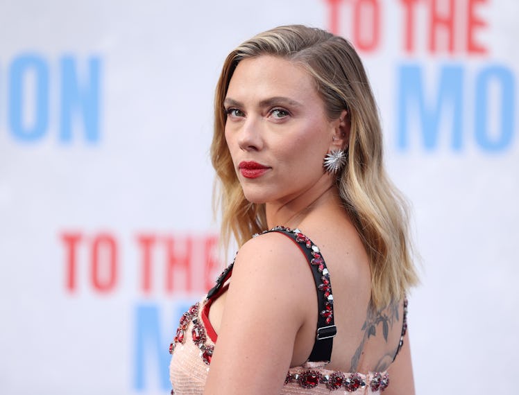 BERLIN, GERMANY - JULY 10: Scarlett Johansson attends the German premiere of "TO THE MOON" at Zoo Pa...