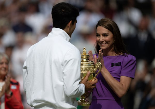 LONDON, ENGLAND - JULY 14: Catherine, Princess of Wales presents Carlos Alcaraz with the winners tro…