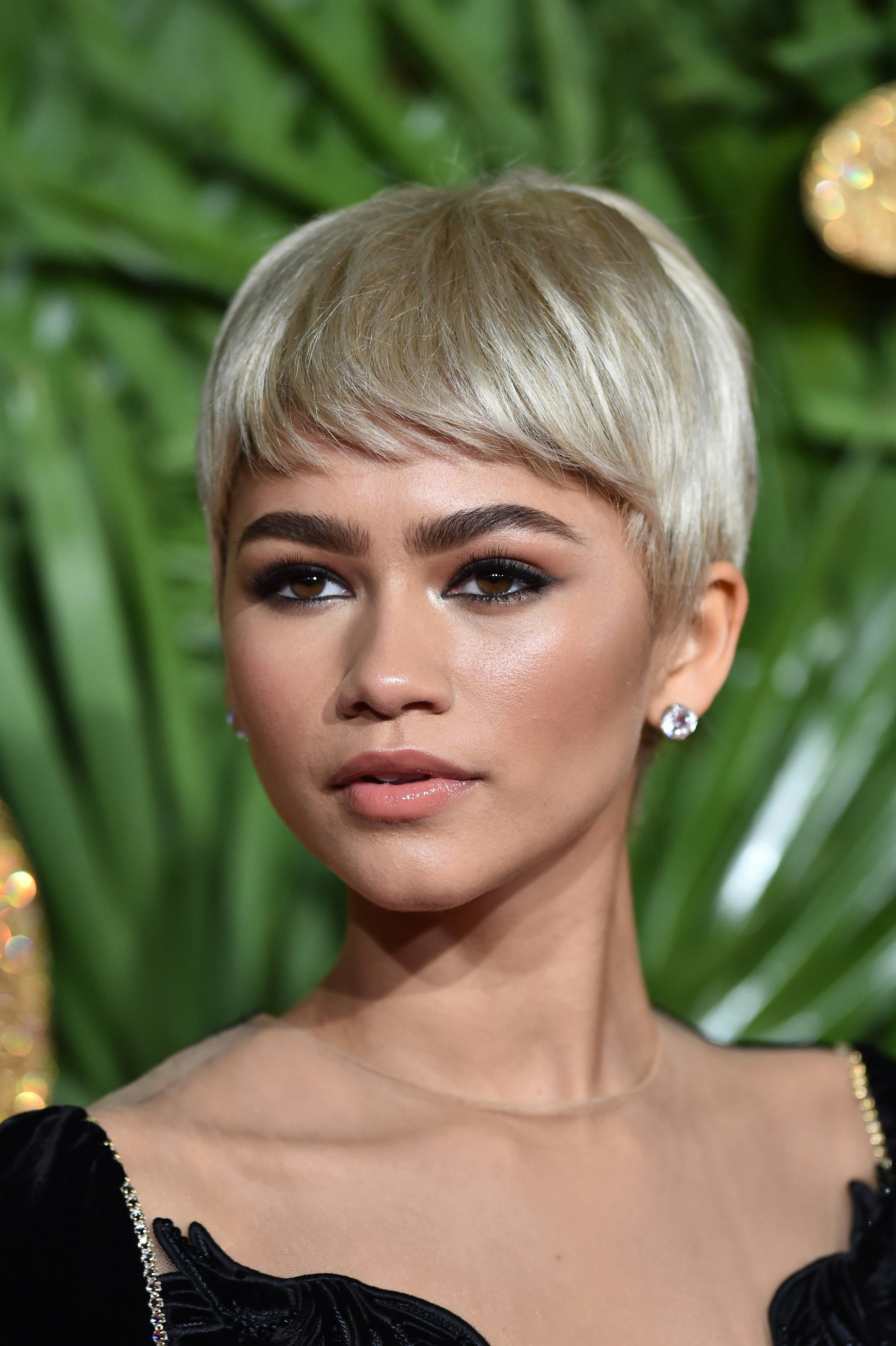 Zendaya wore a platinum blonde pixie at the 2017 Fashion Awards.