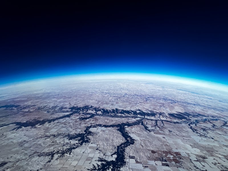 Curved Horizon