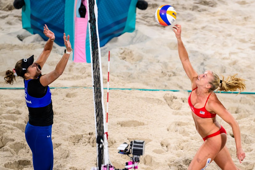 Barbora Hermannova from Czech Republic and Sara Hughes of Unites States in action.