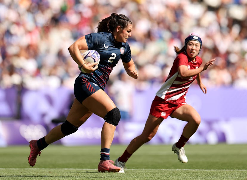 Ilona Maher of United Statesis chased by Sakura Mizutani of Team Japan.