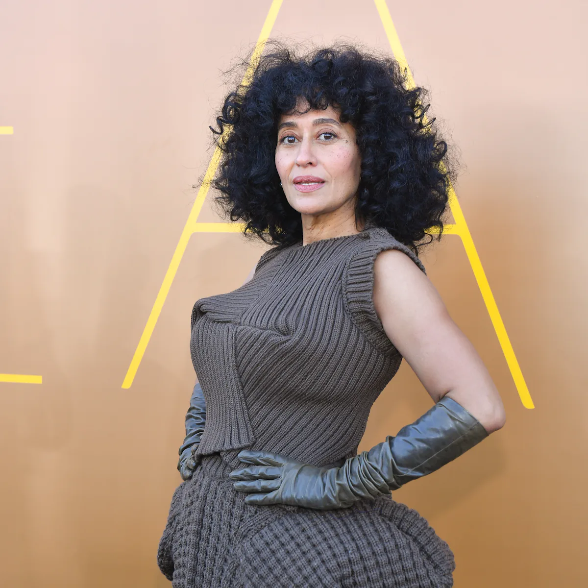 tracee ellis ross green dress Joan Carol Clayton had some fits! I may or may not have borrowed some pieces from Joans closet on a permanent basis thank you @laylakeatings for this great compilation!