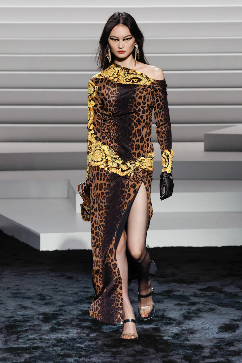 MILAN, ITALY - FEBRUARY 23: A model walks the runway during the Versace Ready to Wear Fall/Winter 20...