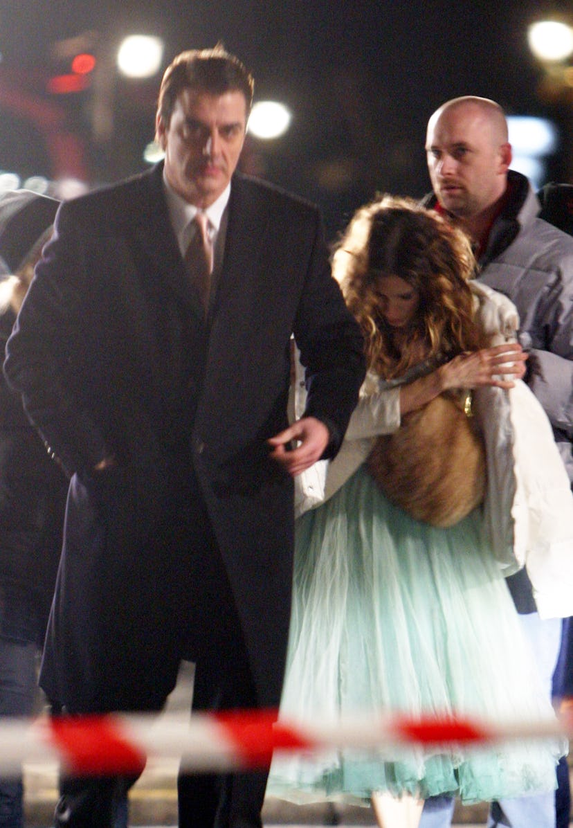 Sarah Jessica Parker and Chris Noth during Sarah Jessica Parker on the Set of Sex and the City in Pa…