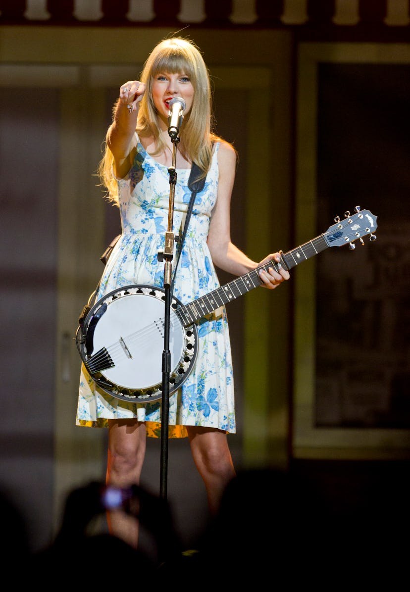 Taylor Swift performs at the Wal-Mart annual shareholders meeting in 2012.