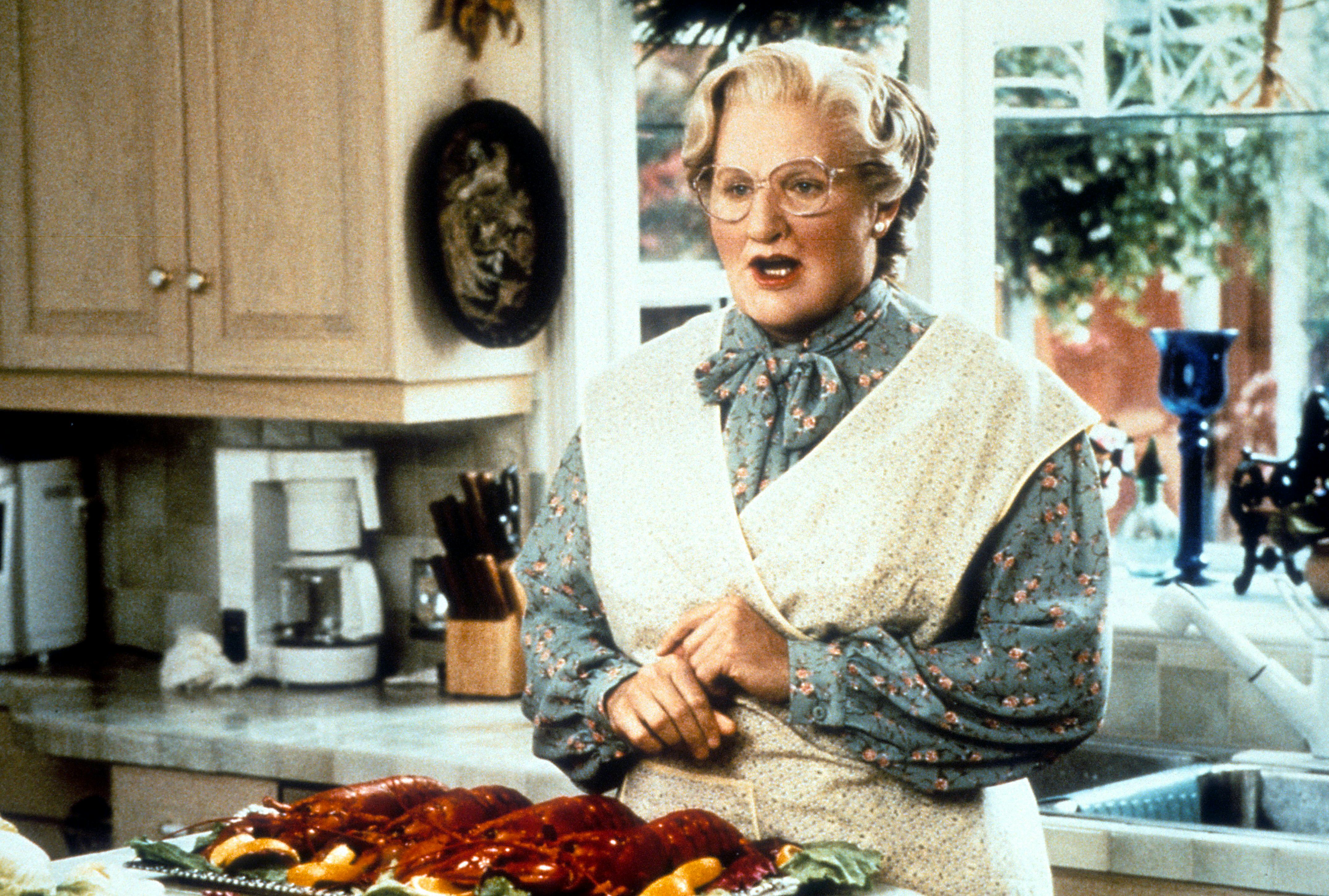 Sally Field Says Robin Williams Helped Her On &lsquo;Mrs. Doubtfire&rsquo; Set