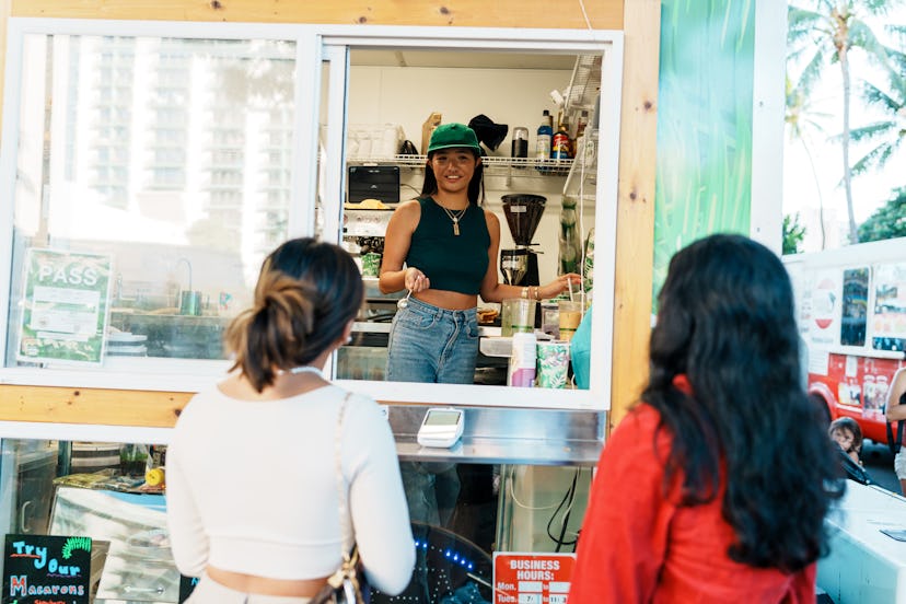 Sag loves a food truck.