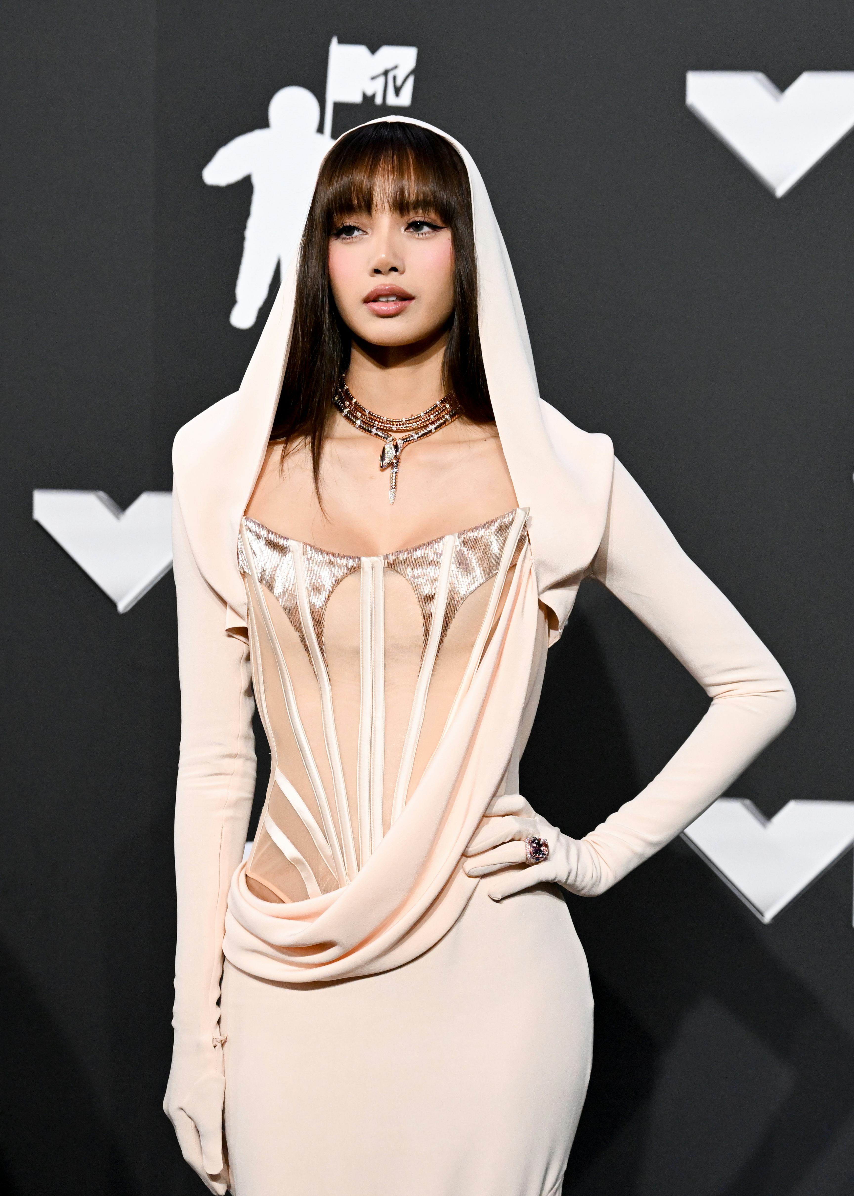 Lisa of BLACKPINK wore pink flushed cheeks at the 2024 MTV Video Music Awards.