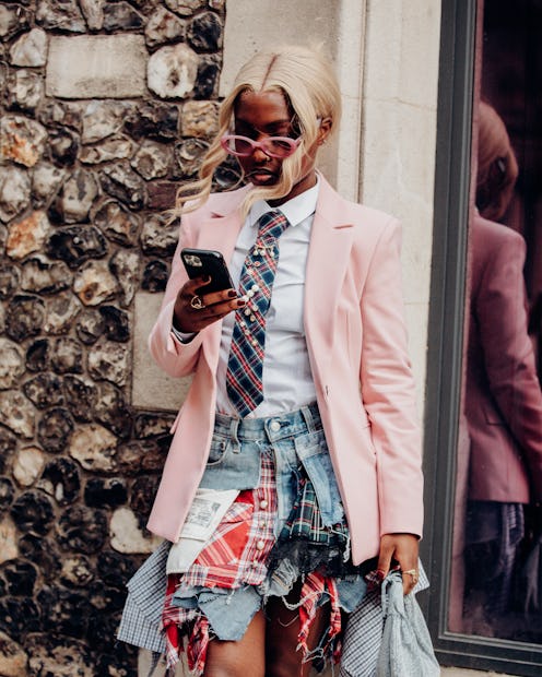 london fashion week spring/summer 2025 street style beauty looks