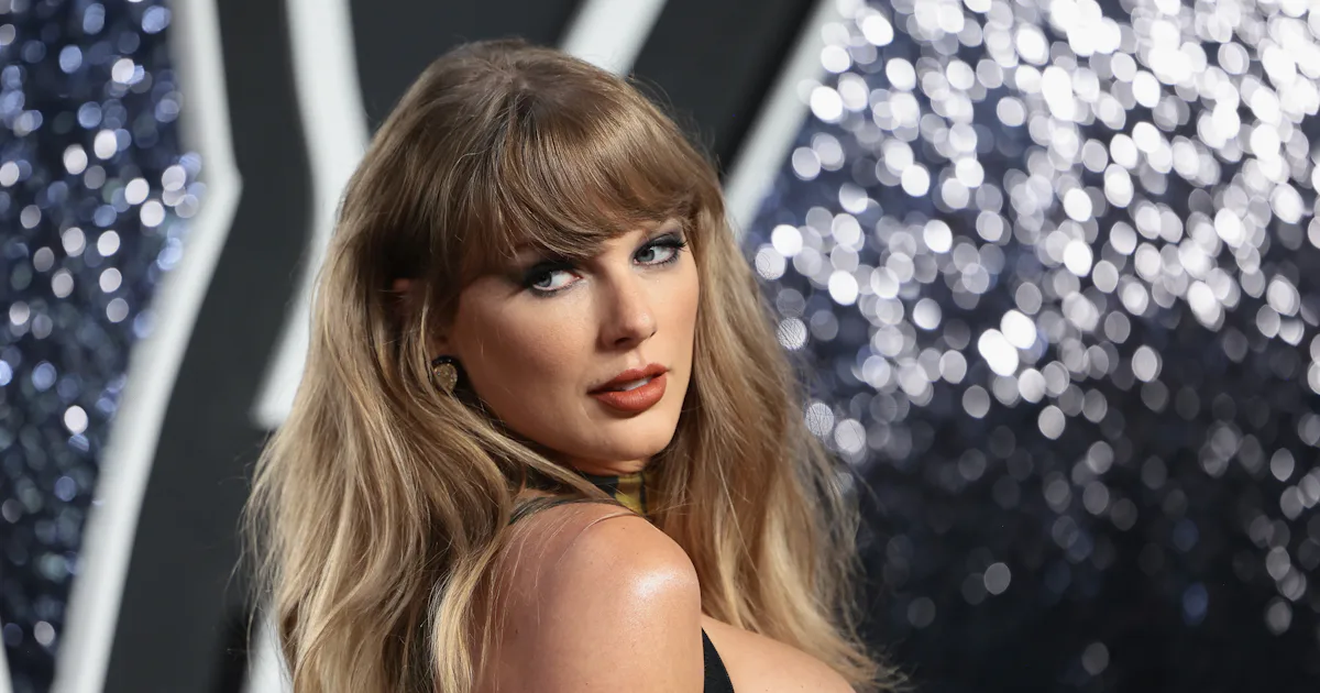 Taylor Support Taylor Swift Went Pantsless To Support Travis Kelce At The Chiefs Game