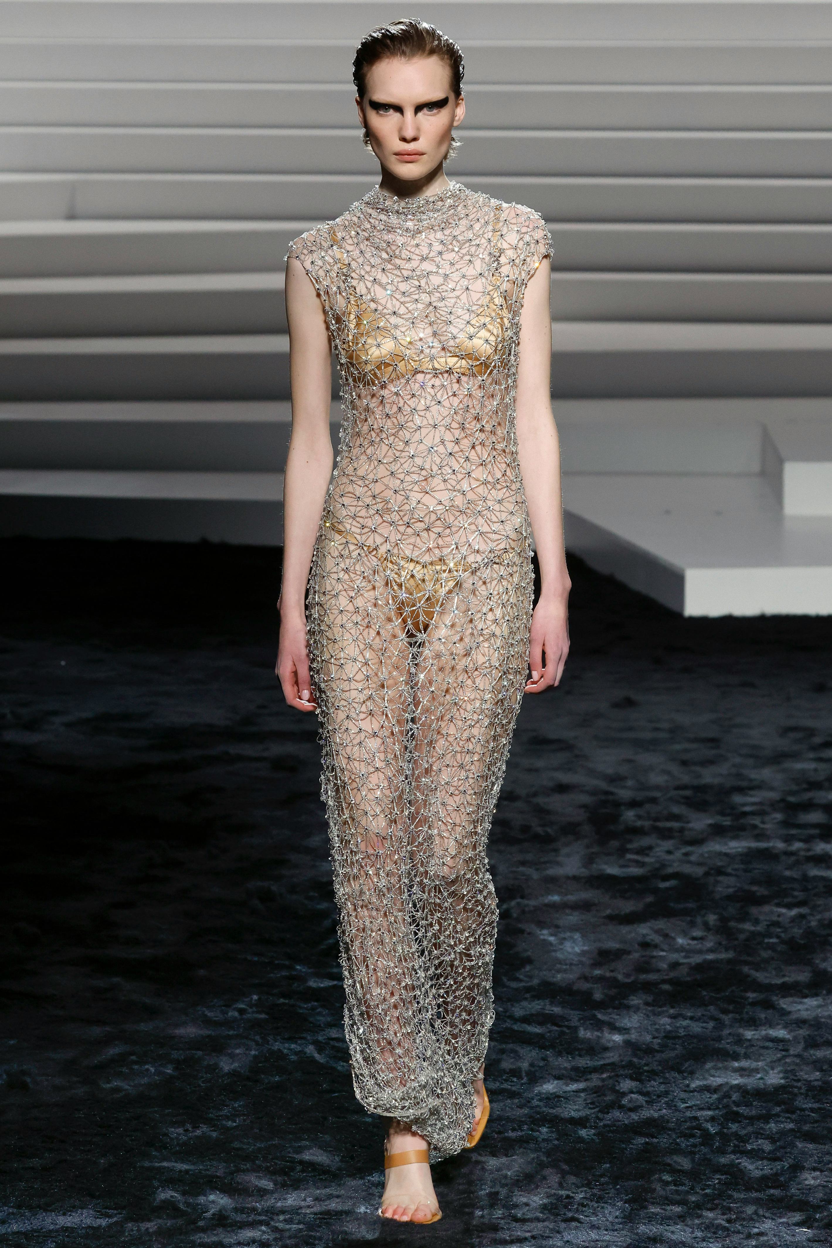 MILAN, ITALY - FEBRUARY 23: A model walks the runway during the Versace Ready to Wear Fall/Winter 20&hellip;