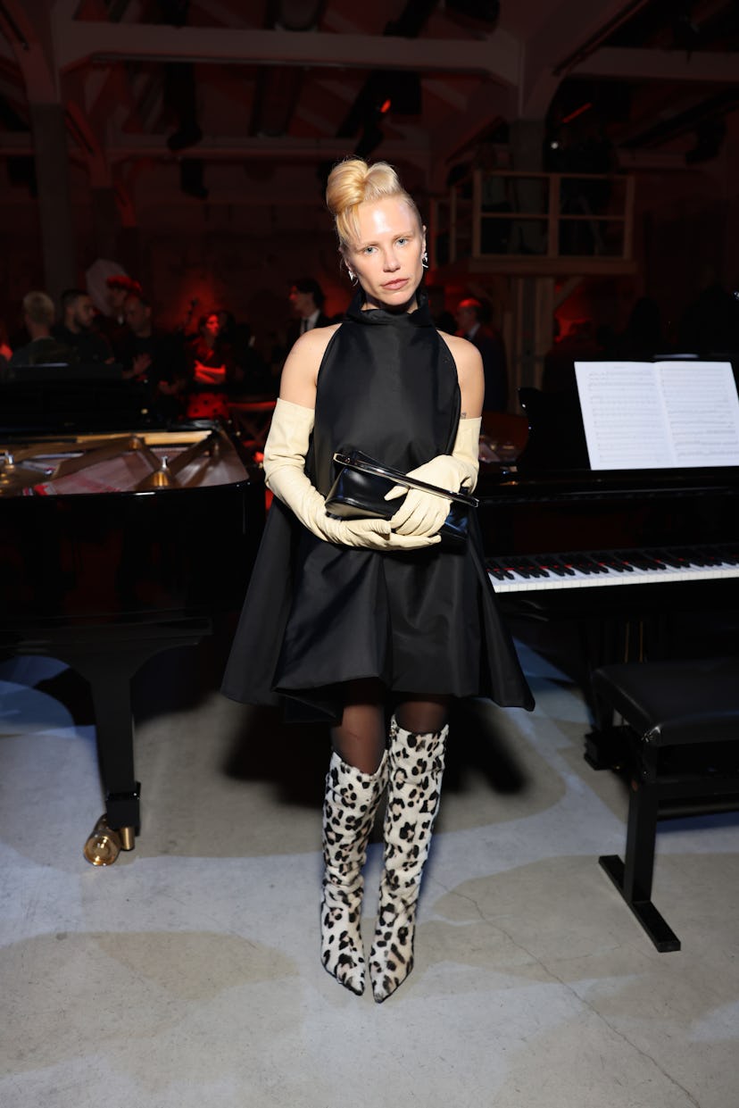 MILAN, ITALY - SEPTEMBER 17: Courtney Trop attends the Marni Spring/Summer 2025 Fashion Show during ...