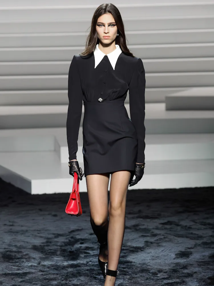 Elizabeth Olsen's School Girl Mini Dress Is Inspired By '90s Supermodels Elizabeth Olsen's School Girl Mini Dress Is Inspired By '90s Supermodels
