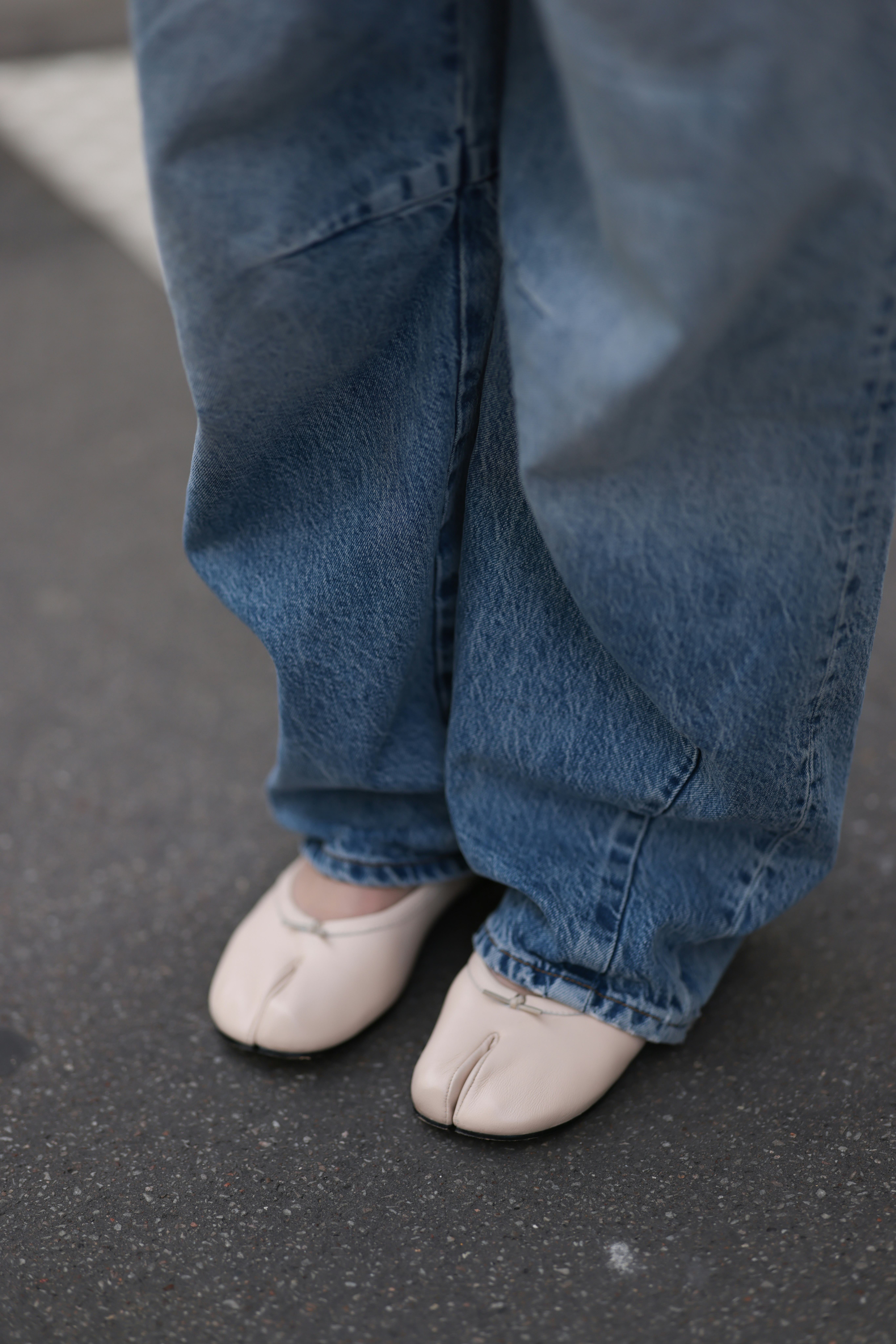 PARIS, FRANCE - SEPTEMBER 27: Sonia Lyson is seen wearing wide jeans from Zara and beige leather bal&hellip;