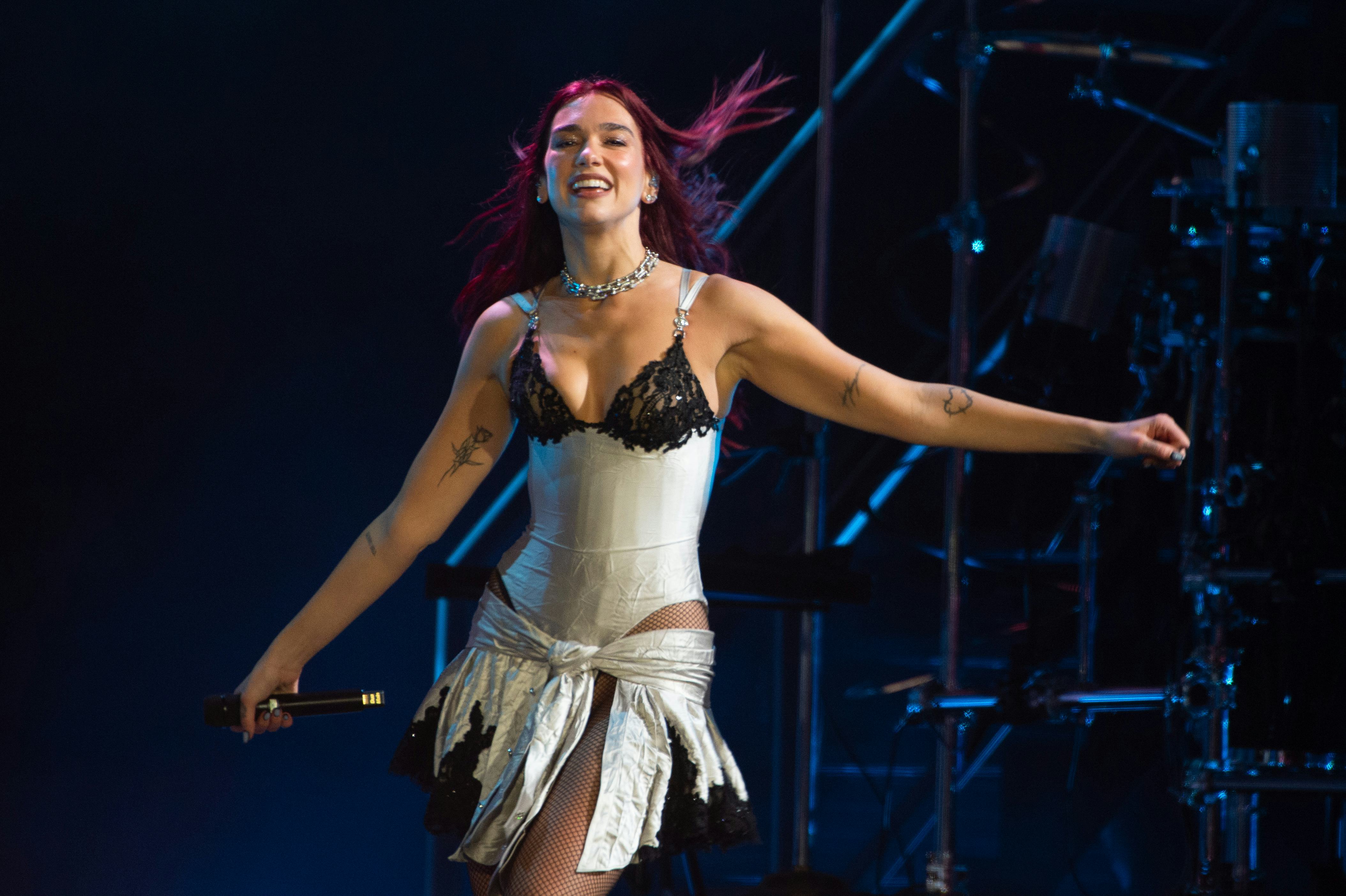 At the 2024 Glastonbury Festival, Dua Lipa performed breakup songs from her album &lsquo;Radical Optimism&hellip;.