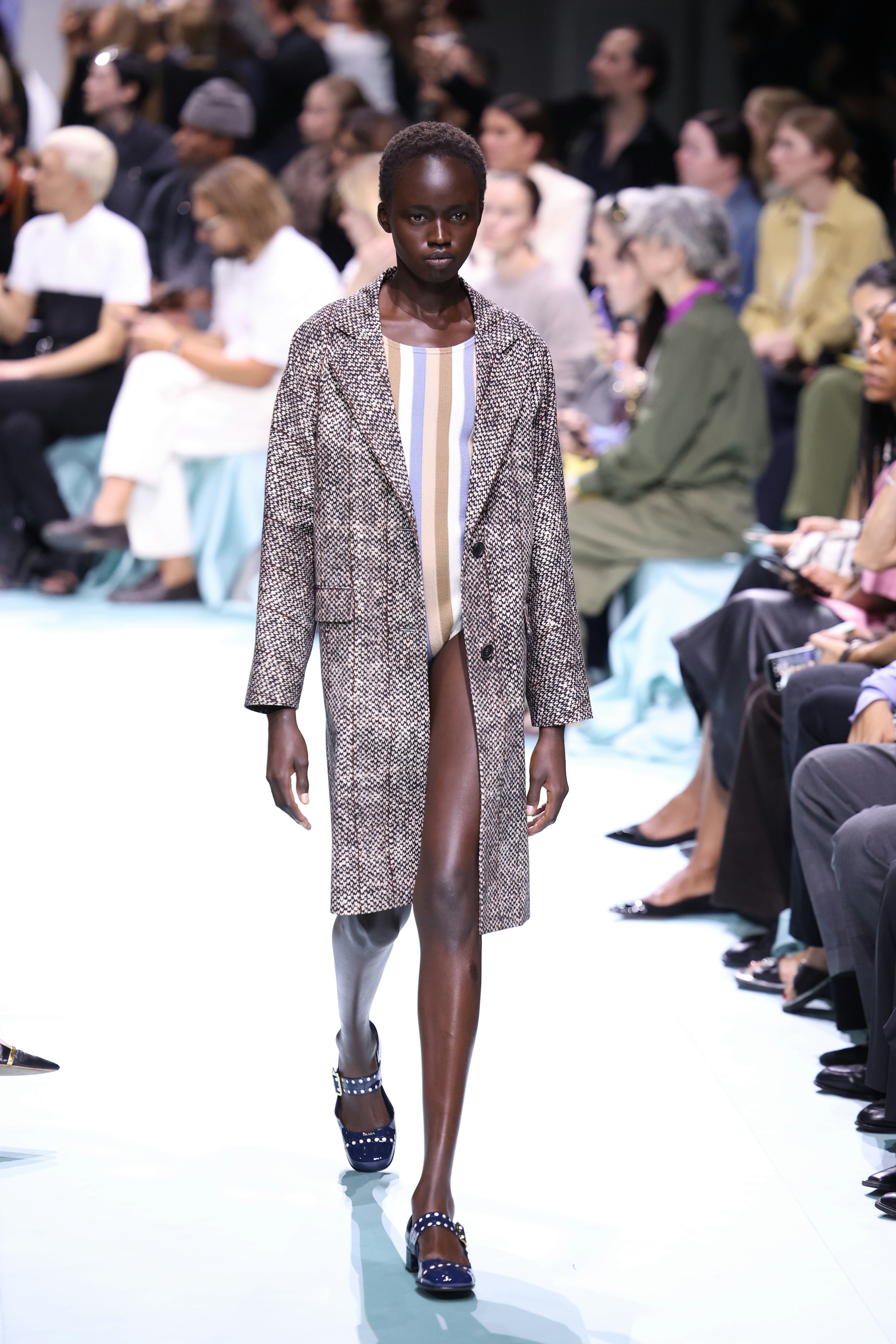 シンプルで合わせやすい♪PRADA SS25 Prada PANTS P242JSOOO16NO Prada Pantsless Runway Trend Spring 2025