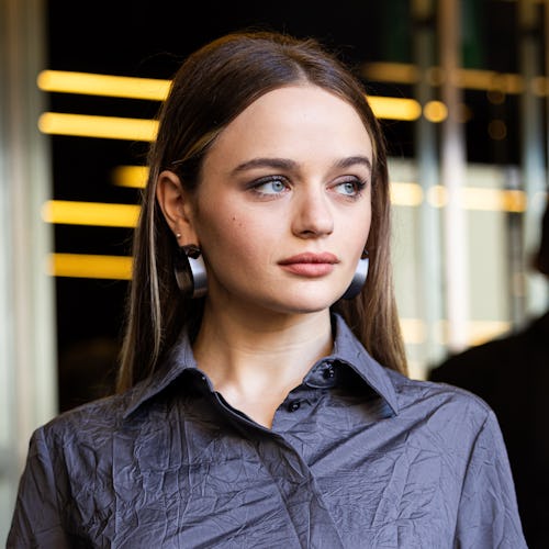 MILAN, ITALY - SEPTEMBER 19: Joey King arrives at the Max Mara fashion show during the Milan Womensw…