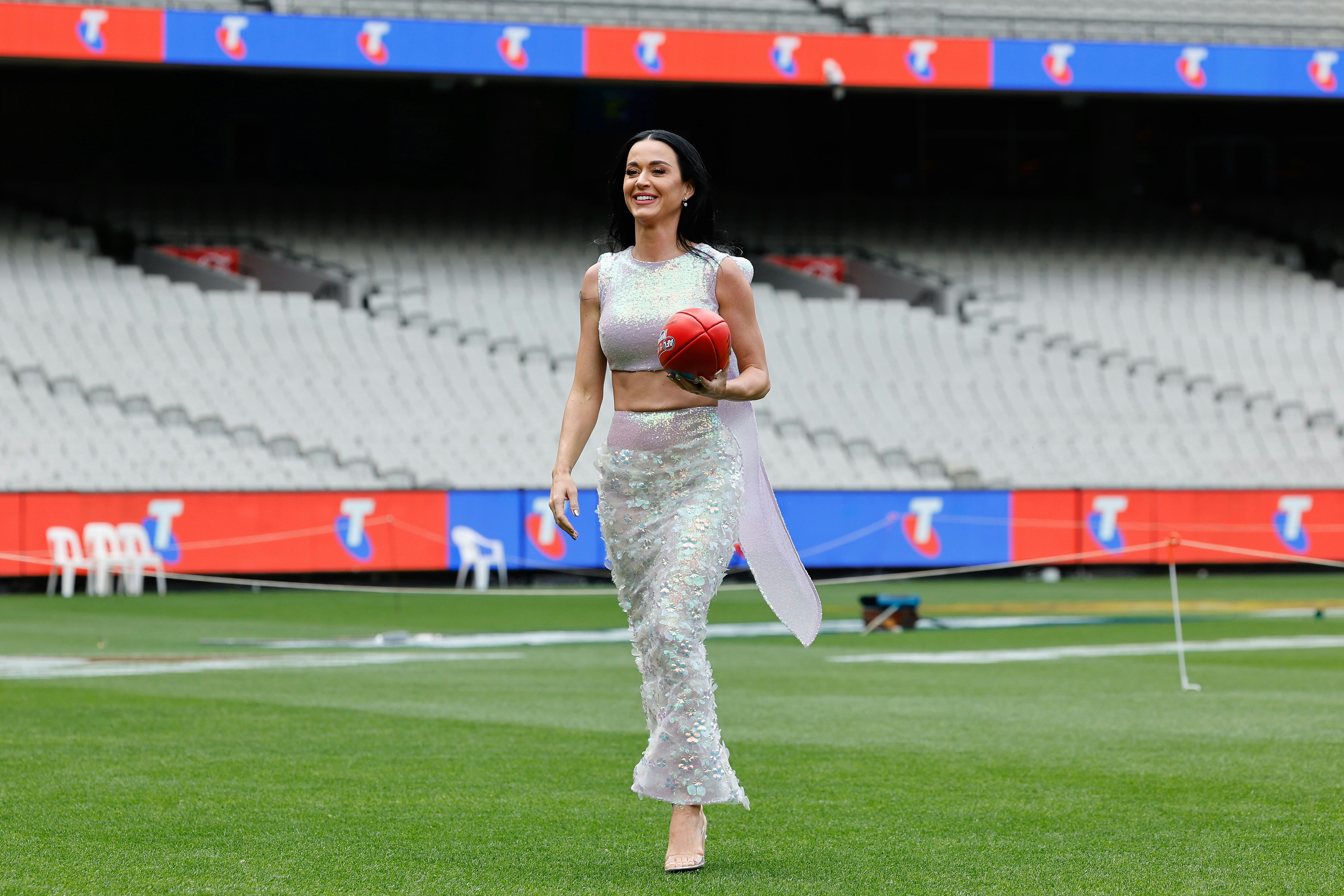 Katy Perry&rsquo;s shimmery crop top at AFL media call