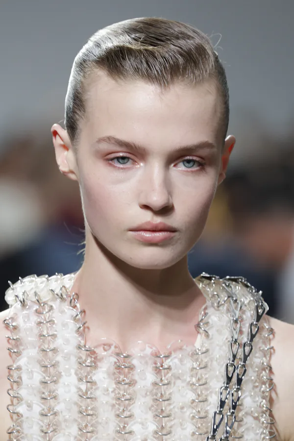 Glossy peach-tinted eyelids were spotted at Paris Fashion Week Spring/Summer 2025.