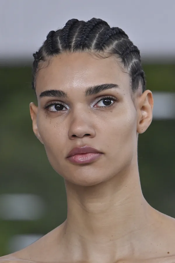 White inner corners were spotted at Paris Fashion Week Spring/Summer 2025.