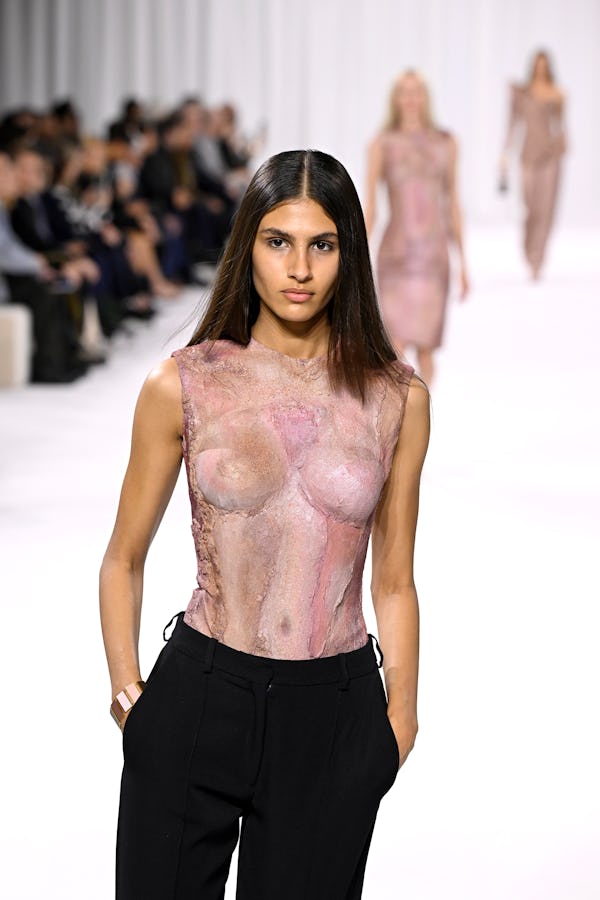 Pin-straight hair was spotted at Paris Fashion Week Spring/Summer 2025.