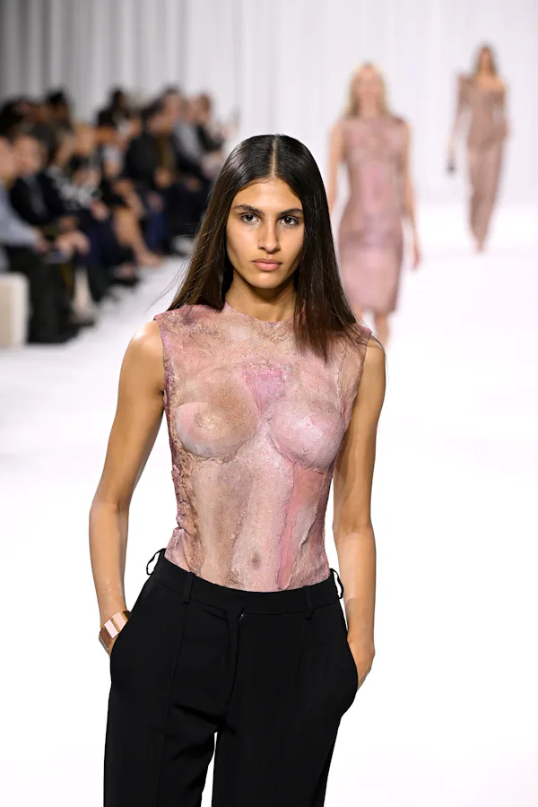 Pin-straight hair was spotted at Paris Fashion Week Spring/Summer 2025.
