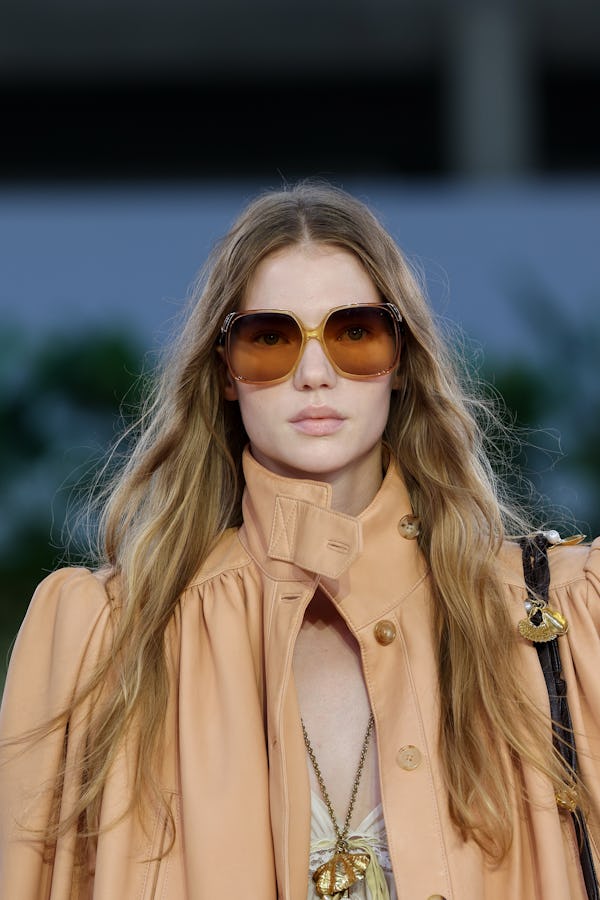 ’70s tousled hair was spotted at Paris Fashion Week Spring/Summer 2025.
