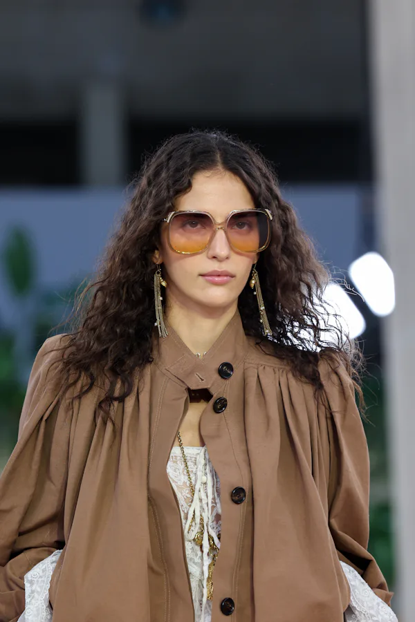 '70s tousled hair was spotted at Paris Fashion Week Spring/Summer 2025.
