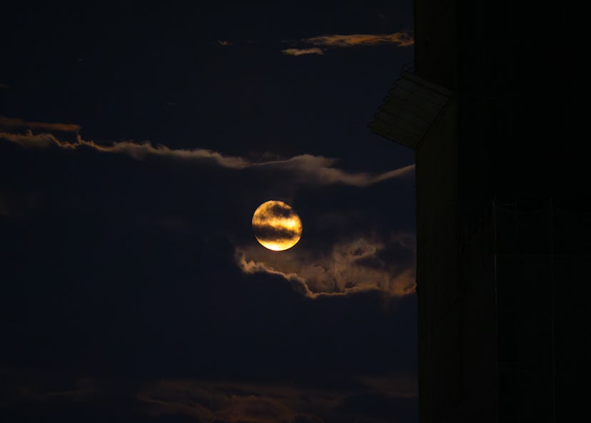 Lunar eclipse preparations.