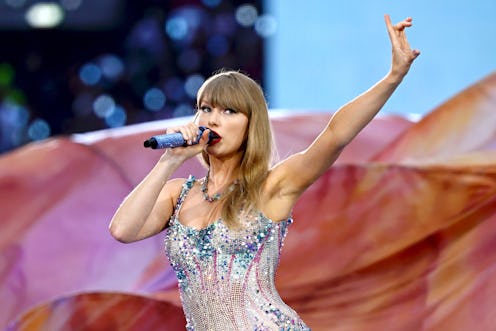 Taylor Swift Wore A Denim Corset & $29K Ring To A Chiefs Game