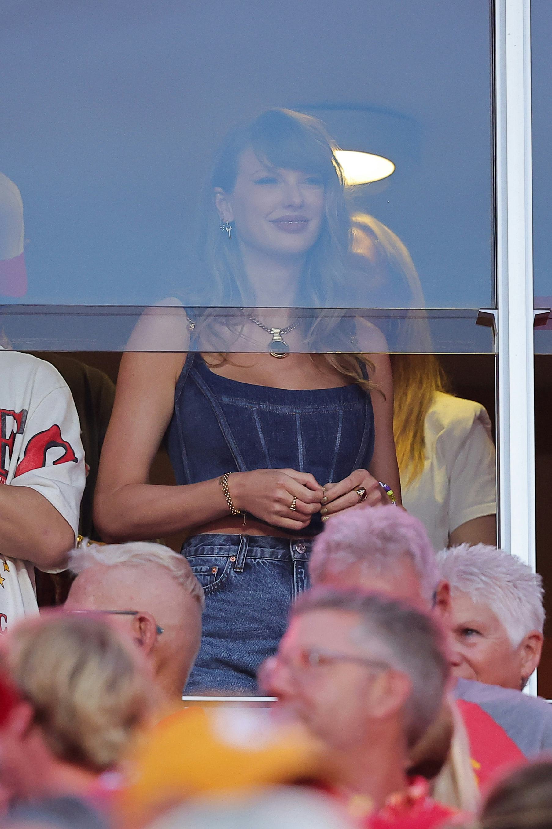 Taylor Swift Wore A Denim Corset &amp; $29K Ring To A Chiefs Game