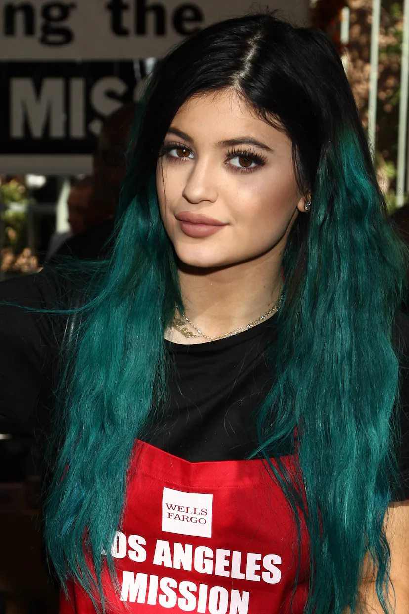 king kylie blue hair red dress #takemebackto2016 #kingkylie <33
