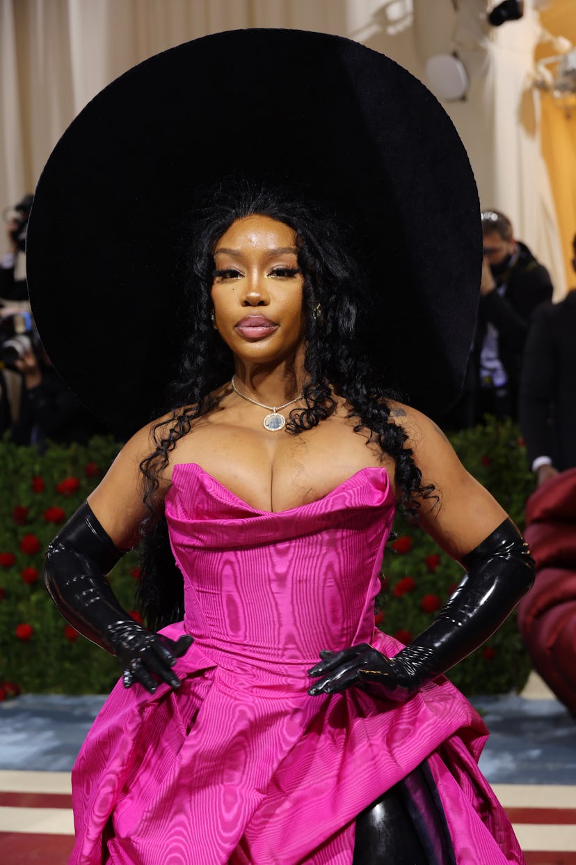 NEW YORK, NEW YORK - MAY 02: SZA attends The 2022 Met Gala Celebrating "In America: An Anthology of ...