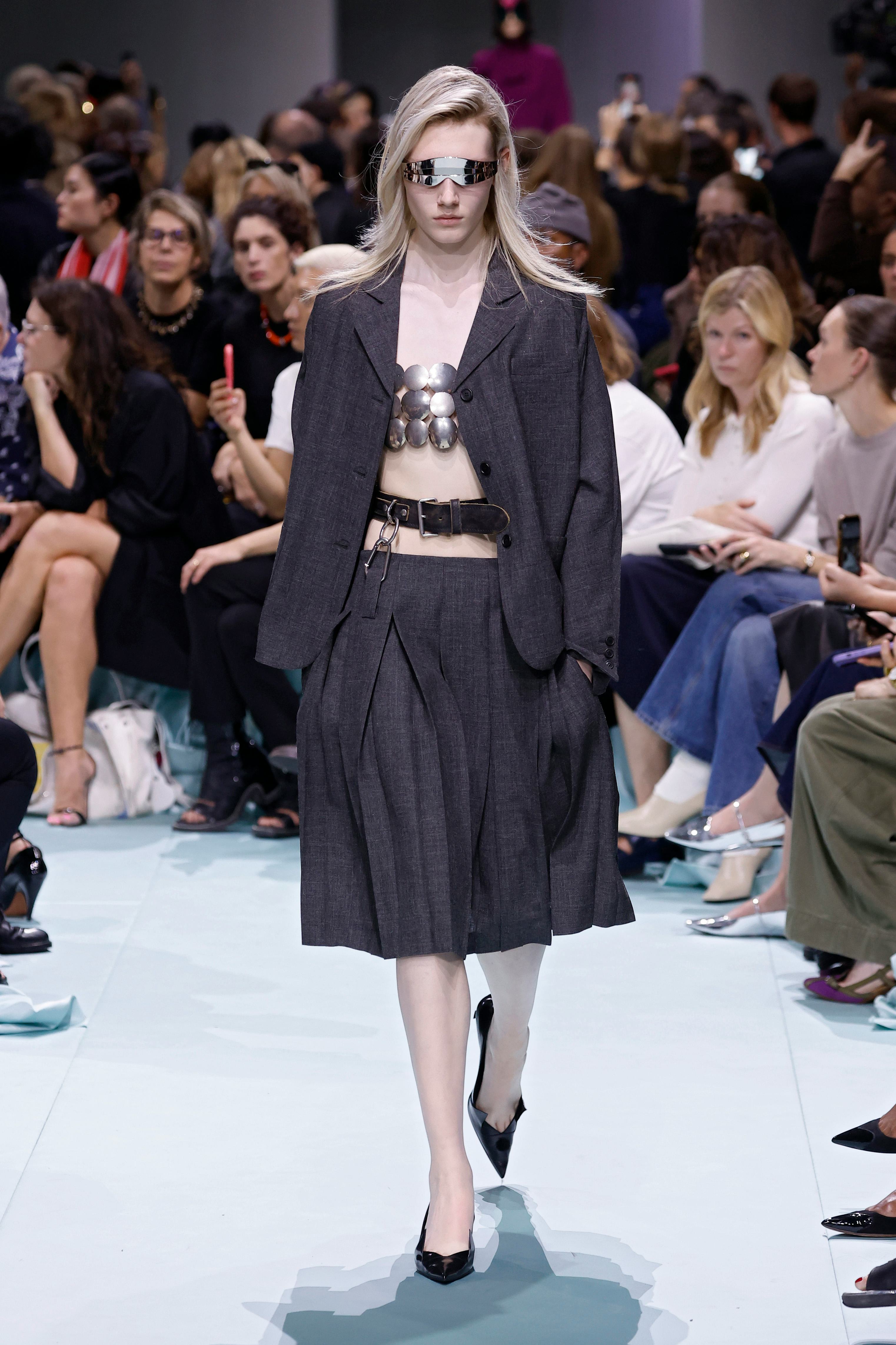 MILAN, ITALY - SEPTEMBER 19: A model walks the runway at the Prada fashion show during the Milan Wom&hellip;