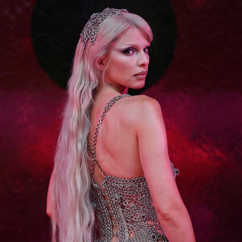 Julia Fox just cut her silver hair into a micro bob.