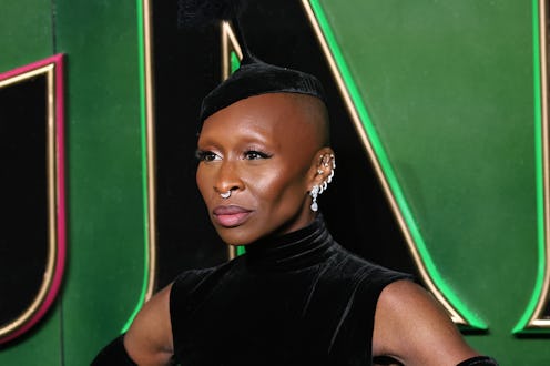 Move over, emerald green: Cynthia Erivo just rocked a sapphire blue polish color on her toes.