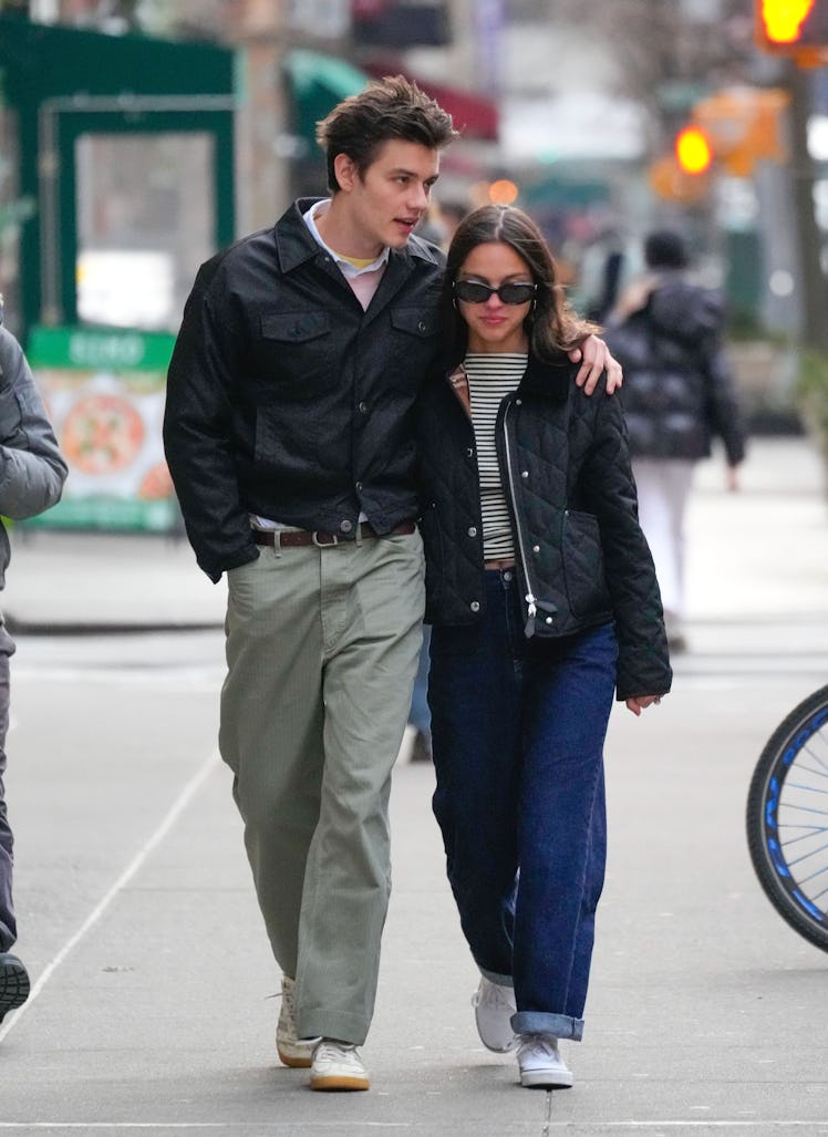 NEW YORK, NY - JANUARY 17:  Olivia Rodrigo and Louis Partridge are seen on January 17, 2025 in New Y...