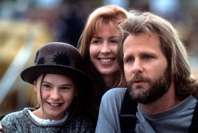 Anna Paquin, Dana Delany and Jeff Daniels in a scene from the film 'Fly Away Home', 1996. (Photo by ...