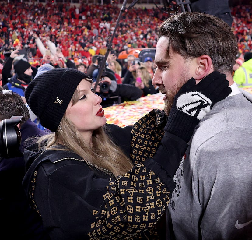 KANSAS CITY, MISSOURI - JANUARY 26: Taylor Swift celebrates with Travis Kelce #87 of the Kansas City...