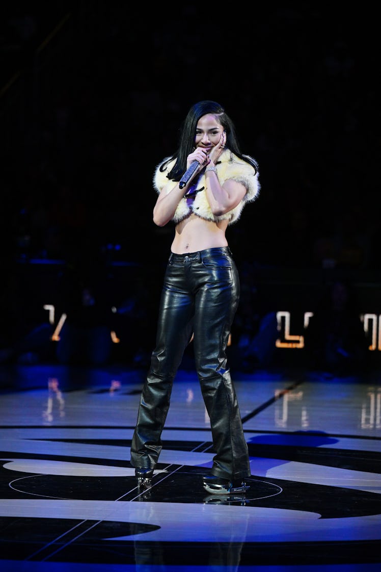 ATLANTA, GEORGIA - JANUARY 14: Singer Mariah the Scientist performs during halftime at the game betw...