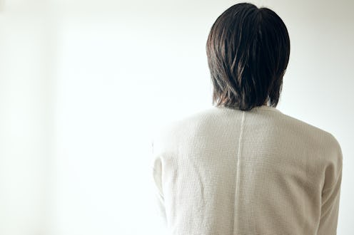 Men have short, black hair.