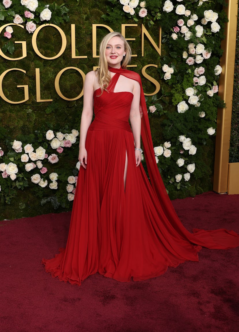 Dakota Fanning attends the 2025 Golden Globes.