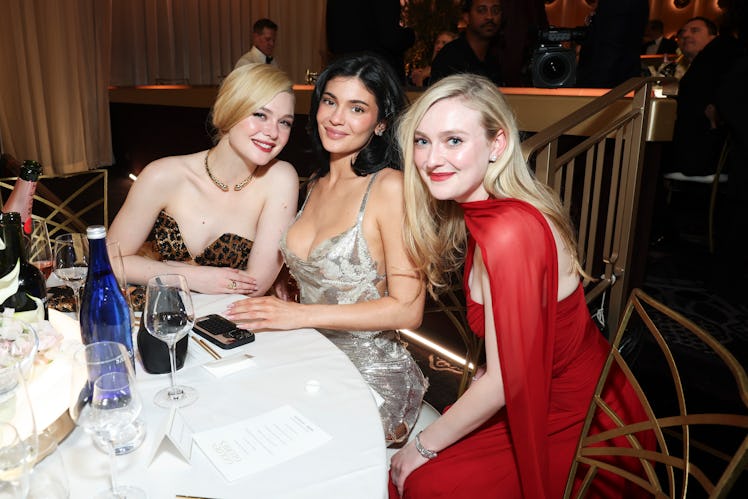 BEVERLY HILLS, CALIFORNIA - JANUARY 05: (L-R) Elle Fanning, Kylie Jenner and Dakota Fanning attend t...