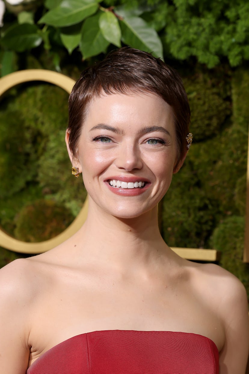 Emma Stone rocked a copper pixie haircut at the 2025 Golden Globes.