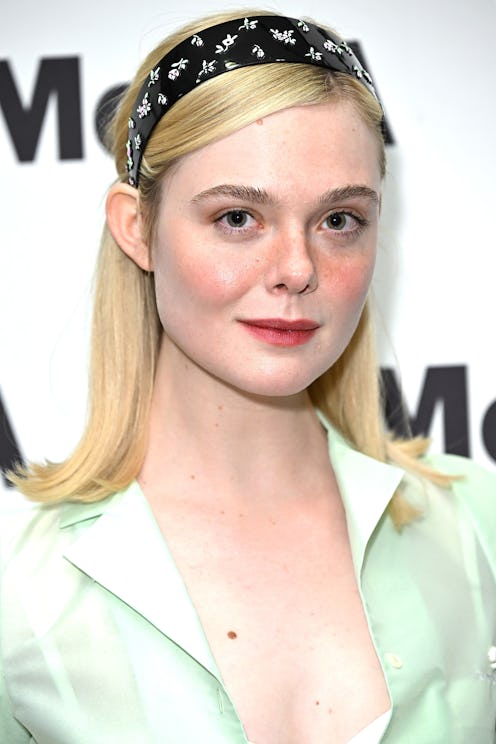 Elle Fanning black hairband