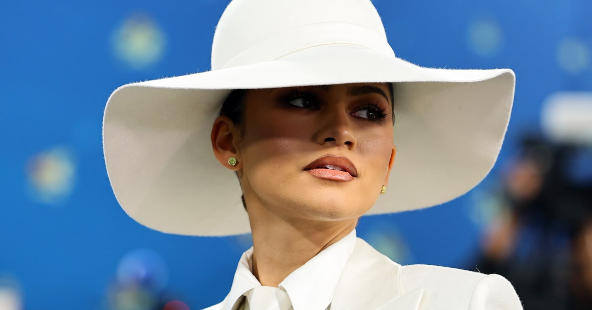 Zendaya's Micro Mini At Paris Fashion Week Was *So* Tiny