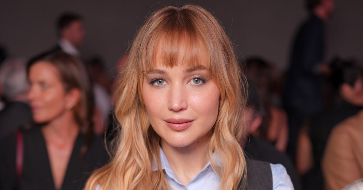 Jennifer Lawrence's Red Carpet Dress Had A Massive Cutout & Thigh-High Slit